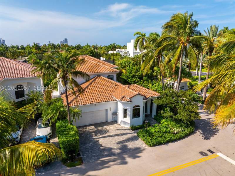 5 bedroom SingleFamilyResidence at 4027 194th Trl, Golden Gate Estates & Mar, Sunny Isles Beach — photo 2
