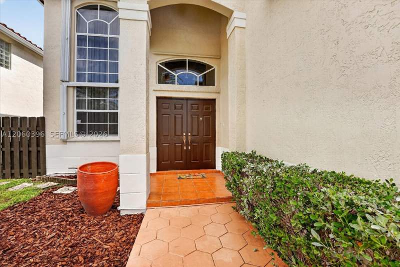 4 bedroom SingleFamilyResidence at 15615 SW 95th Ln, Highlands At Kendall, Miami — photo 4