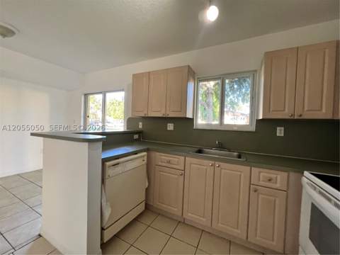 985 NE 33rd Ter 104, Homestead FL - photo 12 of 18