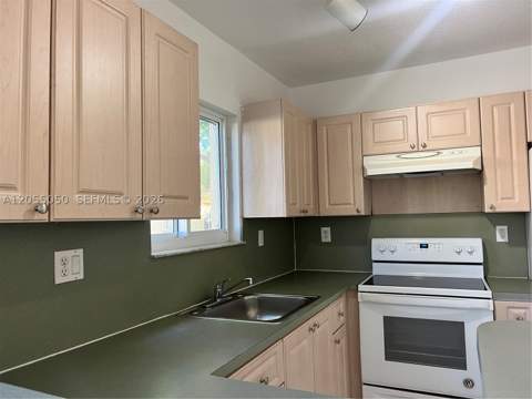 985 NE 33rd Ter 104, Homestead FL - photo 13 of 18