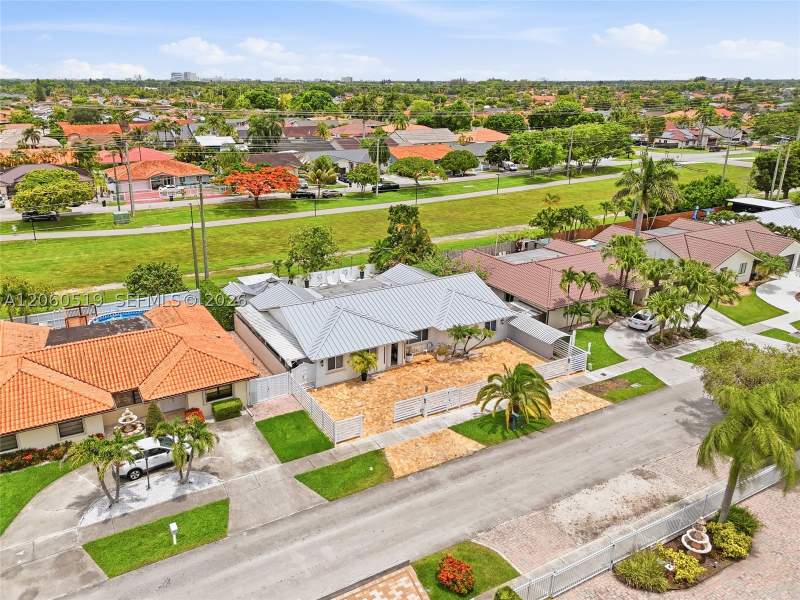 4 bedroom SingleFamilyResidence at 323 NW 136th Pl, University Park West Sec, Miami — photo 3