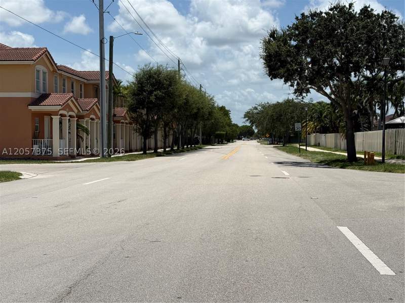 4 bedroom Townhouse at 10852 SW 240th St, Bluewaters Subdivision, Homestead — photo 4
