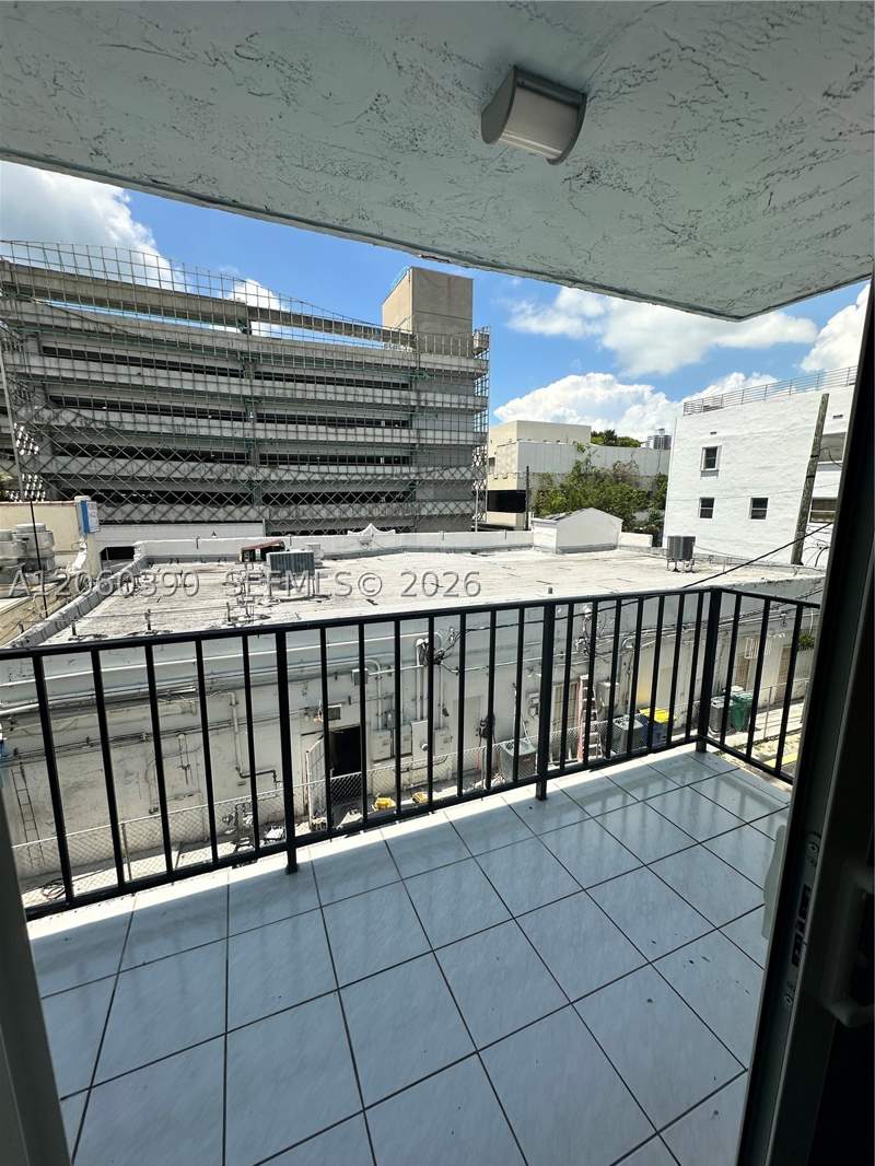 1 bedroom Condominium at 720 Collins Ave 309, Collins Towers Condo, Miami Beach — photo 3