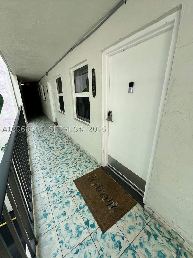 1 bedroom Condominium at 720 Collins Ave 309, Collins Towers Condo, Miami Beach — photo 5