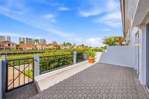 3748 NE 209th Ter, Aventura FL - photo 14 of 33