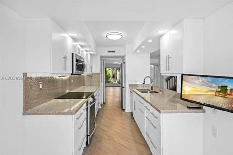3748 NE 209th Ter, Aventura FL - photo 9 of 33