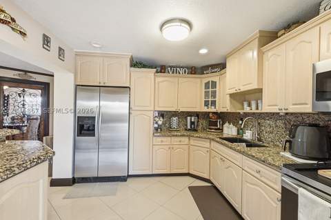 7858 NW 171st St, Hialeah FL - photo 16 of 44