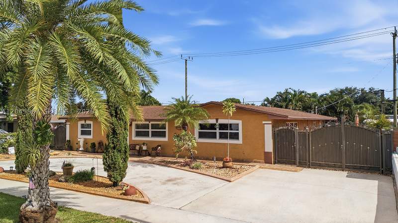 4 bedroom SingleFamilyResidence at 7858 NW 171st St, Palm Springs North Sec A, Hialeah — photo 2