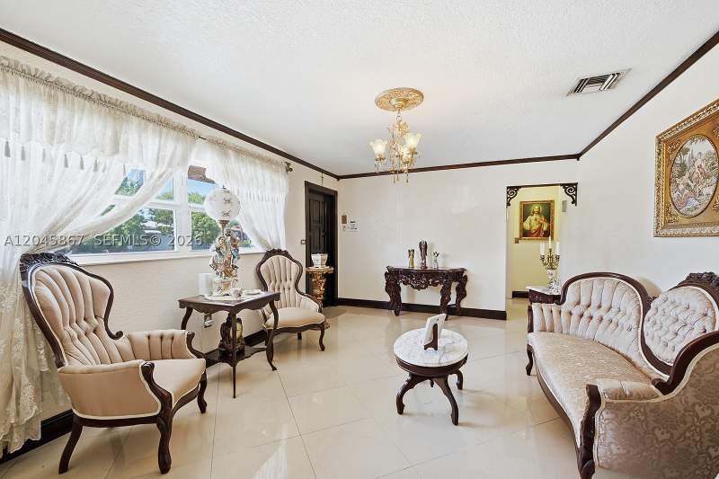 4 bedroom SingleFamilyResidence at 7858 NW 171st St, Palm Springs North Sec A, Hialeah — photo 4