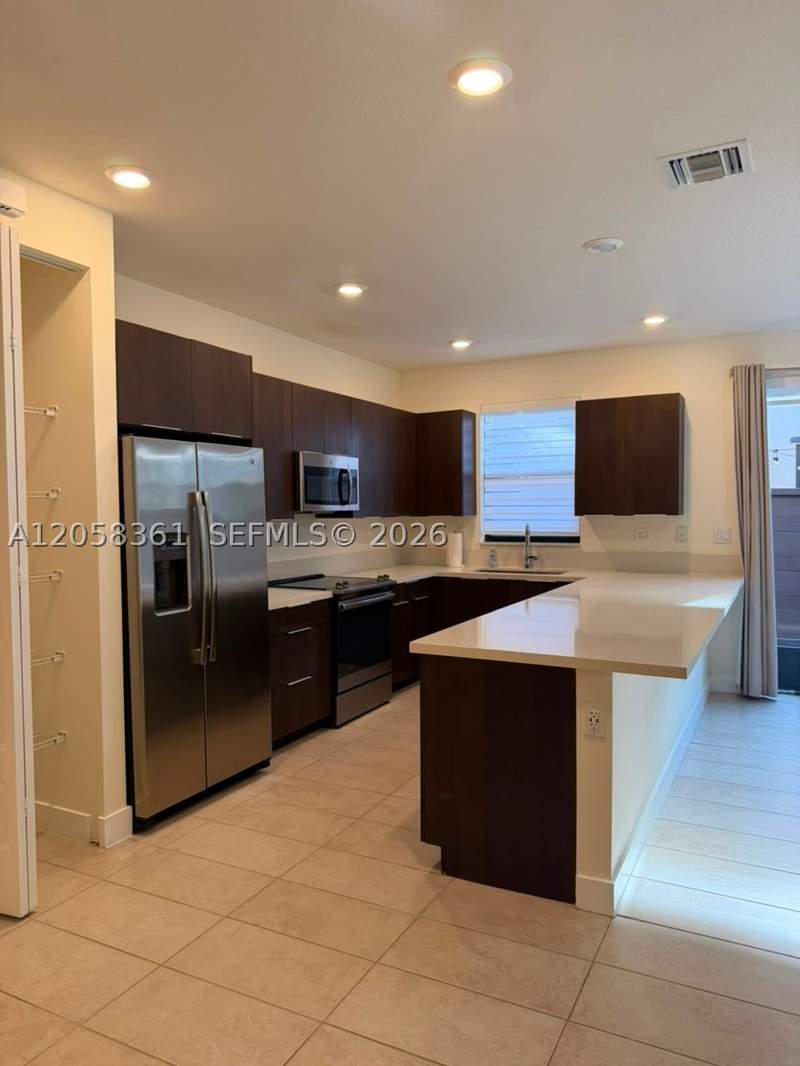 3 bedroom Townhouse at 15816 NW 91st Ave, Dunnwoody Lake, Miami Lakes — photo 5