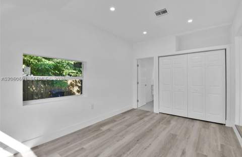 6391 SW 39th St, Miami FL - photo 11 of 17