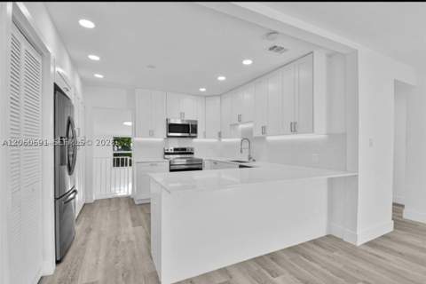 6391 SW 39th St, Miami FL - photo 6 of 17