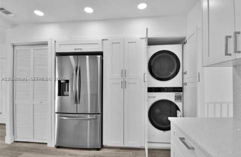 6391 SW 39th St, Miami FL - photo 8 of 17