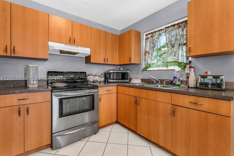3 bedroom SingleFamilyResidence at 12231 SW 202nd St, Habitat Villas, Miami — photo 3