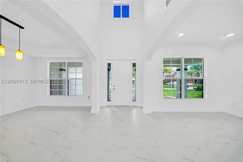5 bedroom SingleFamilyResidence at 21101 SW 132nd Ct, Bonita Grand Estates Sout, Miami — photo 4