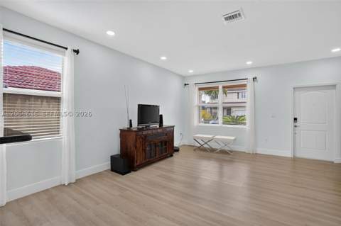 8961 SW 215th Ter, Cutler Bay FL - photo 10 of 55