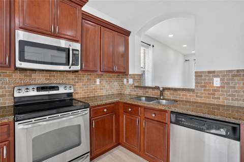 8961 SW 215th Ter, Cutler Bay FL - photo 14 of 55