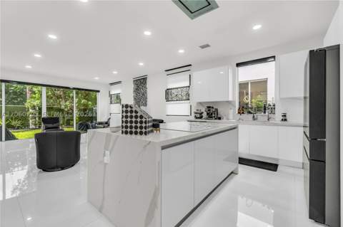 9730 NW 74th Ter, Doral FL - photo 10 of 71
