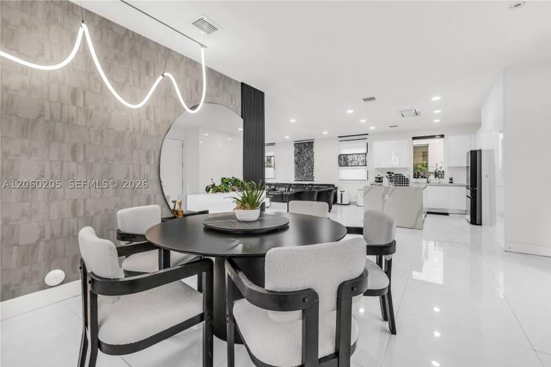 5 bedroom SingleFamilyResidence at 9730 NW 74th Ter, Doral Commons Residential, Doral — photo 5