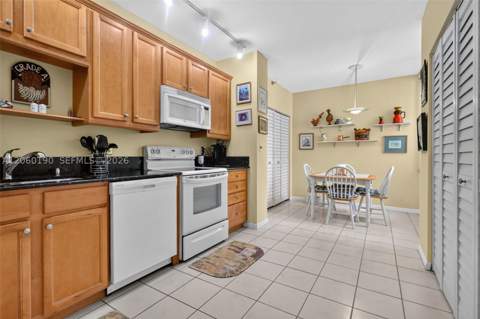 900 NE 195th St 109, Miami FL - photo 15 of 46