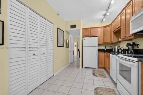 900 NE 195th St 109, Miami FL - photo 17 of 46