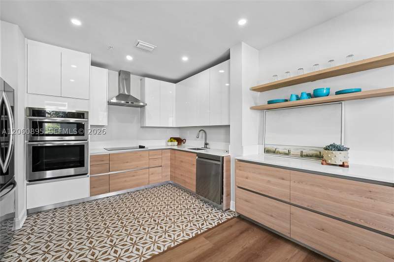 2 bedroom Condominium at 1502 Jefferson Avenue 301, The Elaine Condo, Miami Beach — photo 3