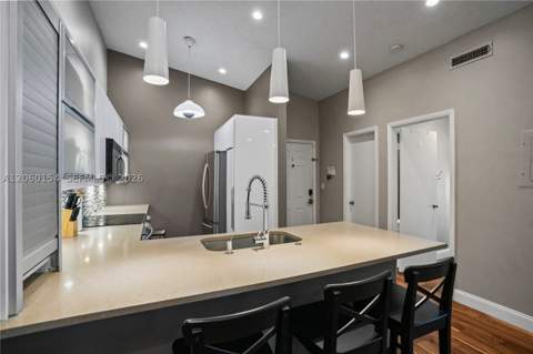 4910 NW 102nd Ave 203-8, Doral FL - photo 11 of 32