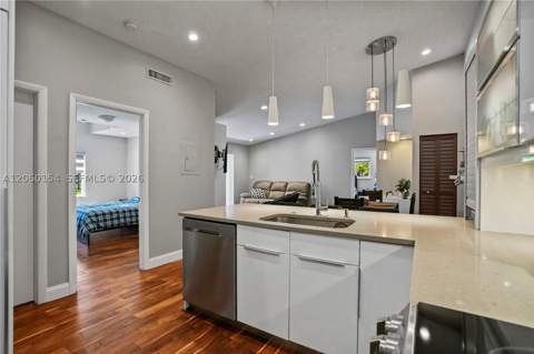 4910 NW 102nd Ave 203-8, Doral FL - photo 13 of 32