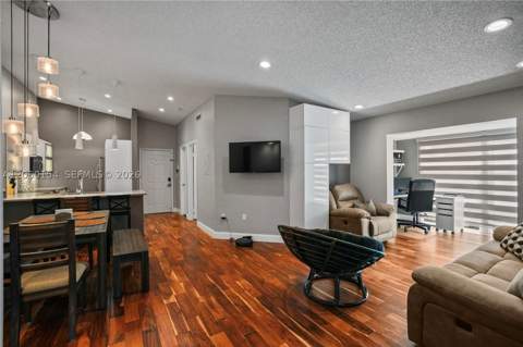 4910 NW 102nd Ave 203-8, Doral FL - photo 16 of 32
