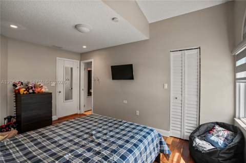 4910 NW 102nd Ave 203-8, Doral FL - photo 17 of 32