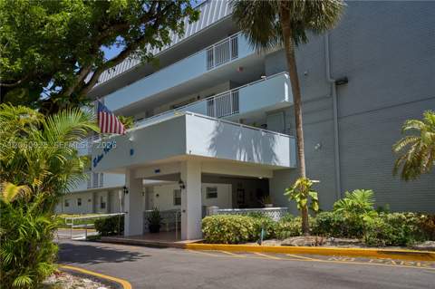 3600 NE 170th St 401, North Miami Beach FL - photo 16 of 17