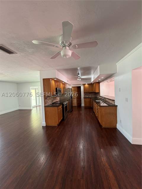 6305 Marlin Dr, Coral Gables FL - photo 6 of 26