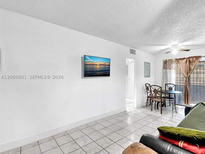 1 bedroom Condominium at 13500 NE 3rd Ct 121, BROOKVIEW CONDO, North Miami — photo 3