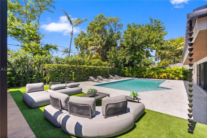 6 bedroom SingleFamilyResidence at 20020 NE 21st Ct, Oak Forest, Miami — photo 5