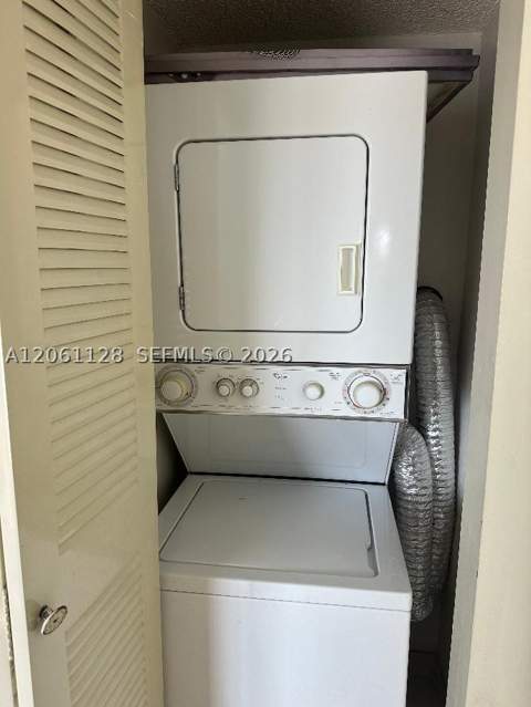 1820 W 53rd St 518, Hialeah FL - photo 16 of 17