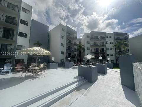 1820 W 53rd St 518, Hialeah FL - photo 7 of 17