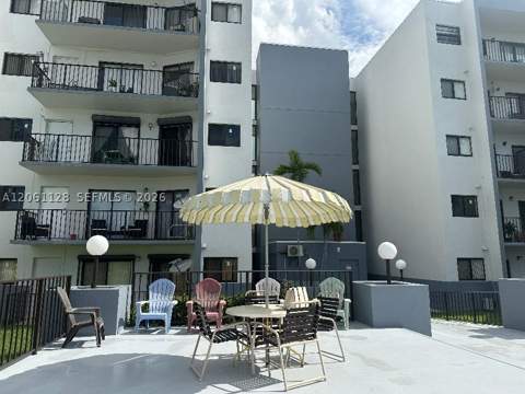 1820 W 53rd St 518, Hialeah FL - photo 8 of 17