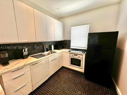 736 13th St 104, Miami Beach FL - photo 7 of 25