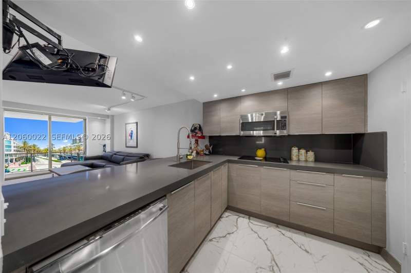 1 bedroom Condominium at 465 Ocean Dr 303, Royal Atlantic Condo, Miami Beach — photo 5