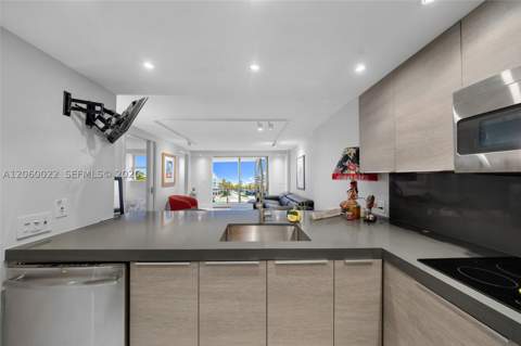 465 Ocean Dr 303, Miami Beach FL - photo 7 of 27