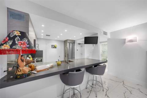 465 Ocean Dr 303, Miami Beach FL - photo 9 of 27