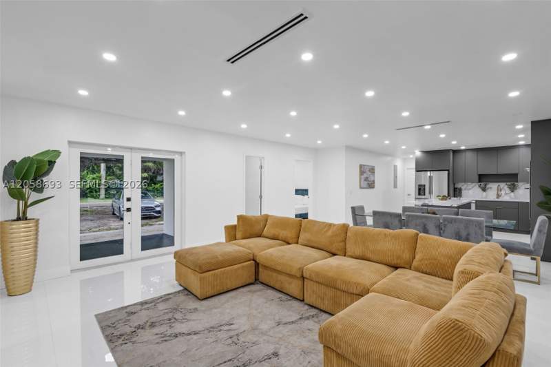 5 bedroom SingleFamilyResidence at 15230 NE 2nd Ave, Bisc Gardens Sec A, Miami — photo 3