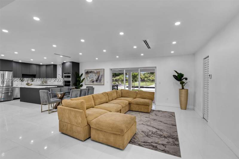 5 bedroom SingleFamilyResidence at 15230 NE 2nd Ave, Bisc Gardens Sec A, Miami — photo 5