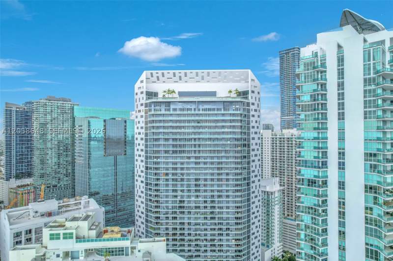 1 bedroom Condominium at 1300 Brickell Bay Dr 2005, Brickellhouse Condo, Miami — photo 2
