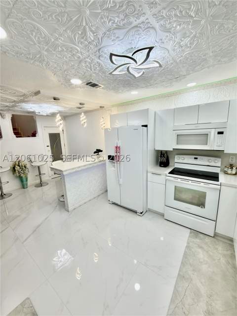 8408 SW 208th Ter, Cutler Bay FL - photo 8 of 30