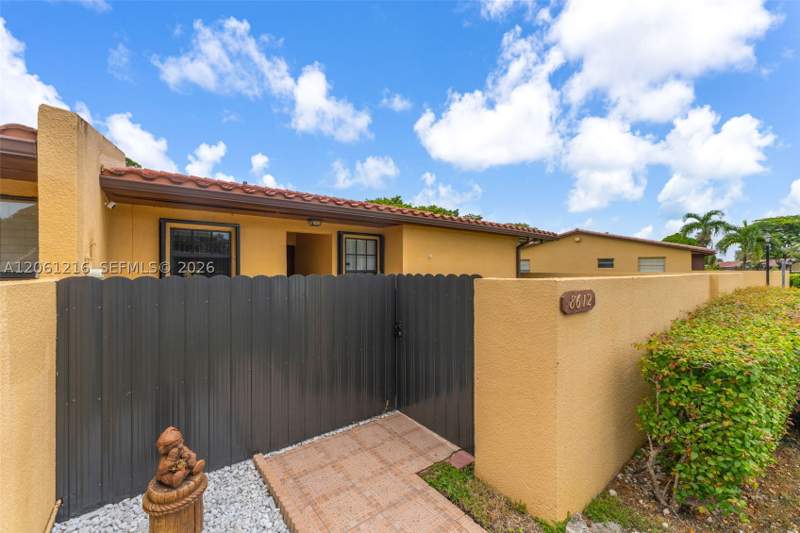 3 bedroom Townhouse at 8612 SW 148th Pl, Kendale Lakes West Townho, Miami — photo 2