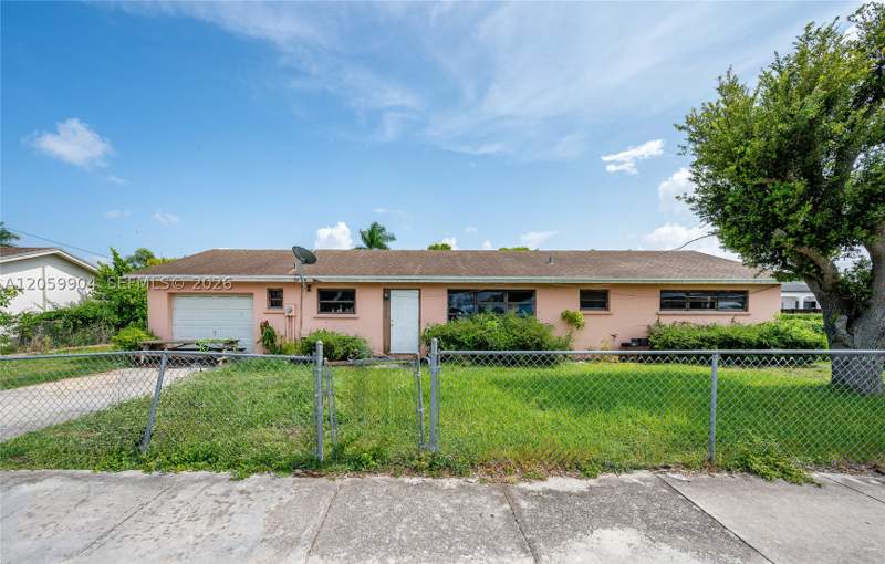 3 bedroom SingleFamilyResidence at 822 NW 15th St, Newport, Homestead — photo 2