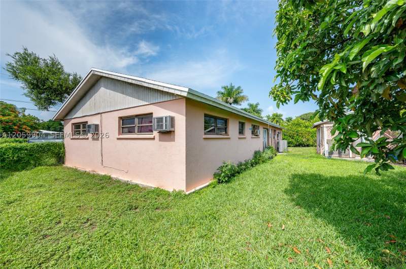 3 bedroom SingleFamilyResidence at 822 NW 15th St, Newport, Homestead — photo 4