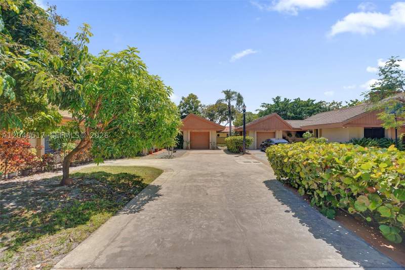 3 bedroom SingleFamilyResidence at 20475 NE 10th Place, Sky Lake Villas, Miami — photo 2