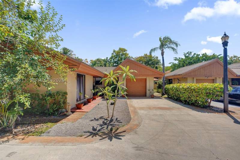 3 bedroom SingleFamilyResidence at 20475 NE 10th Place, Sky Lake Villas, Miami — photo 3